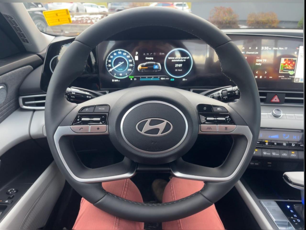 2026 Hyundai Elantra Luxury IVT w/Two-Tone Interior Photo