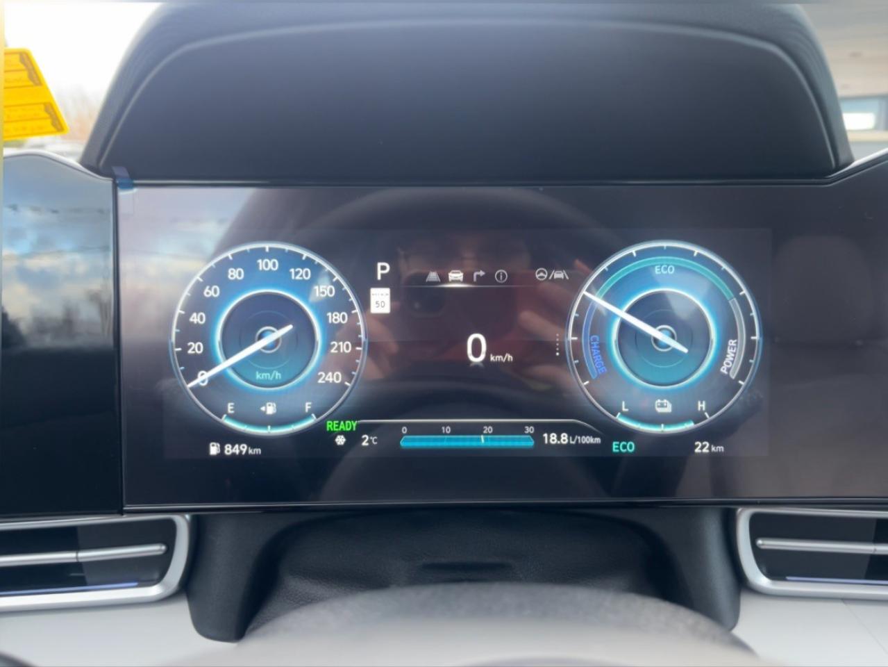 2026 Hyundai Elantra Luxury IVT w/Two-Tone Interior Photo