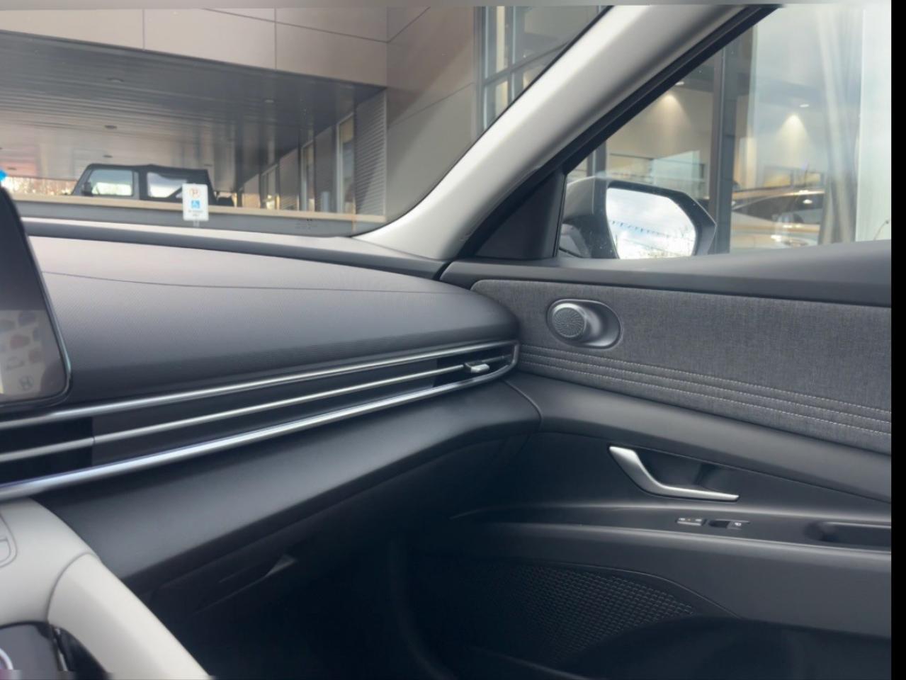 2026 Hyundai Elantra Luxury IVT w/Two-Tone Interior Photo