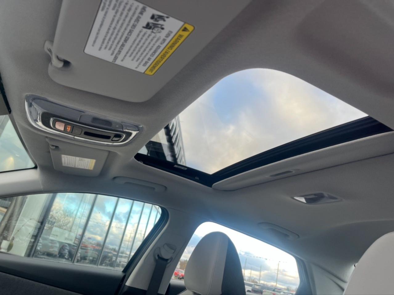 2026 Hyundai Elantra Luxury IVT w/Two-Tone Interior Photo