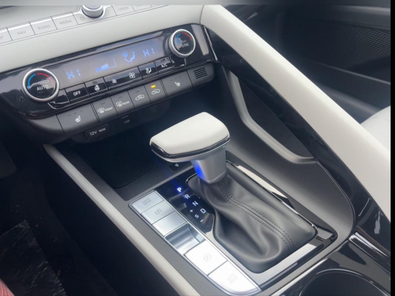 2026 Hyundai Elantra Luxury IVT w/Two-Tone Interior Photo