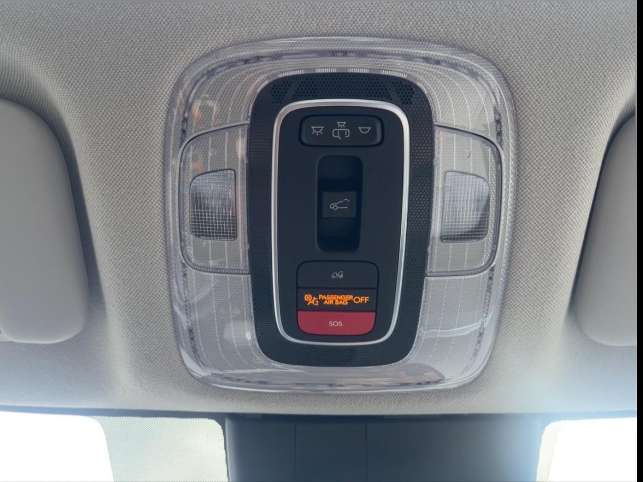 2026 Hyundai Elantra Luxury IVT w/Two-Tone Interior Photo