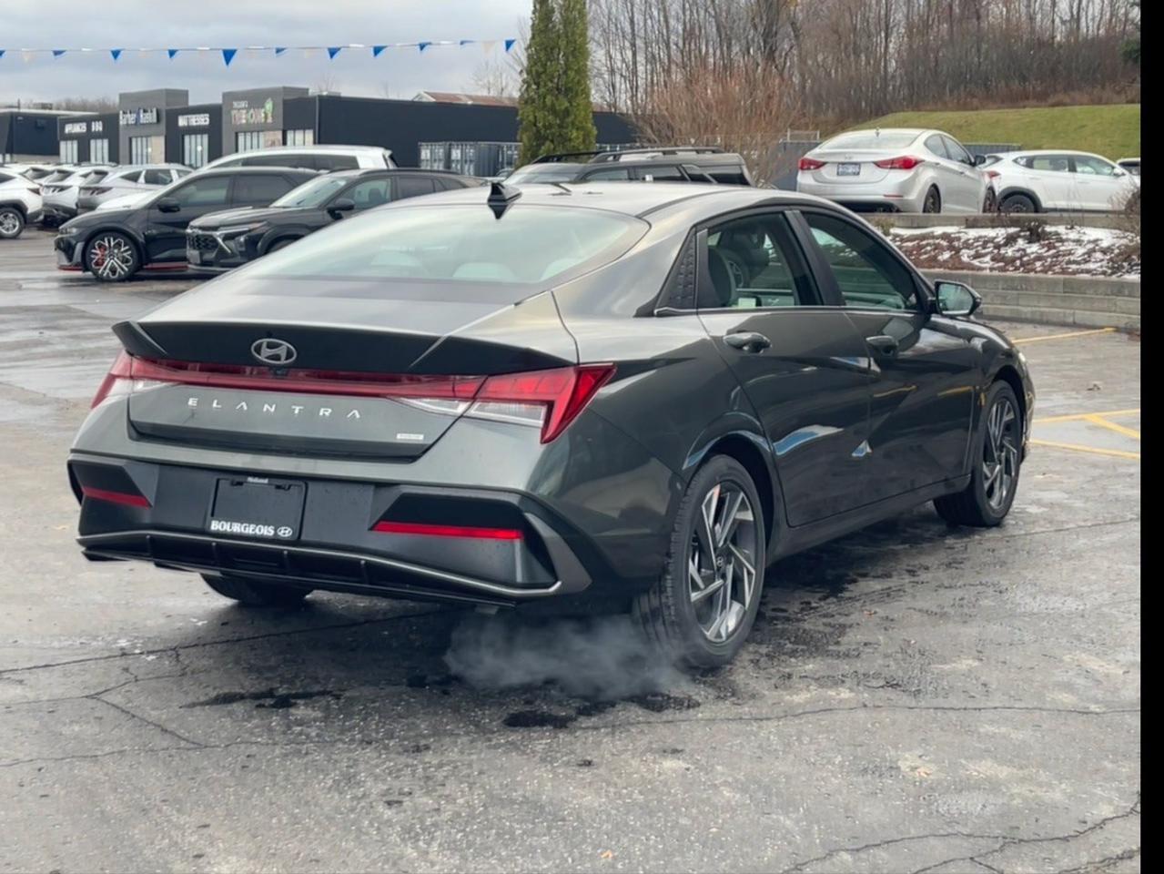 2026 Hyundai Elantra Luxury IVT w/Two-Tone Interior Photo