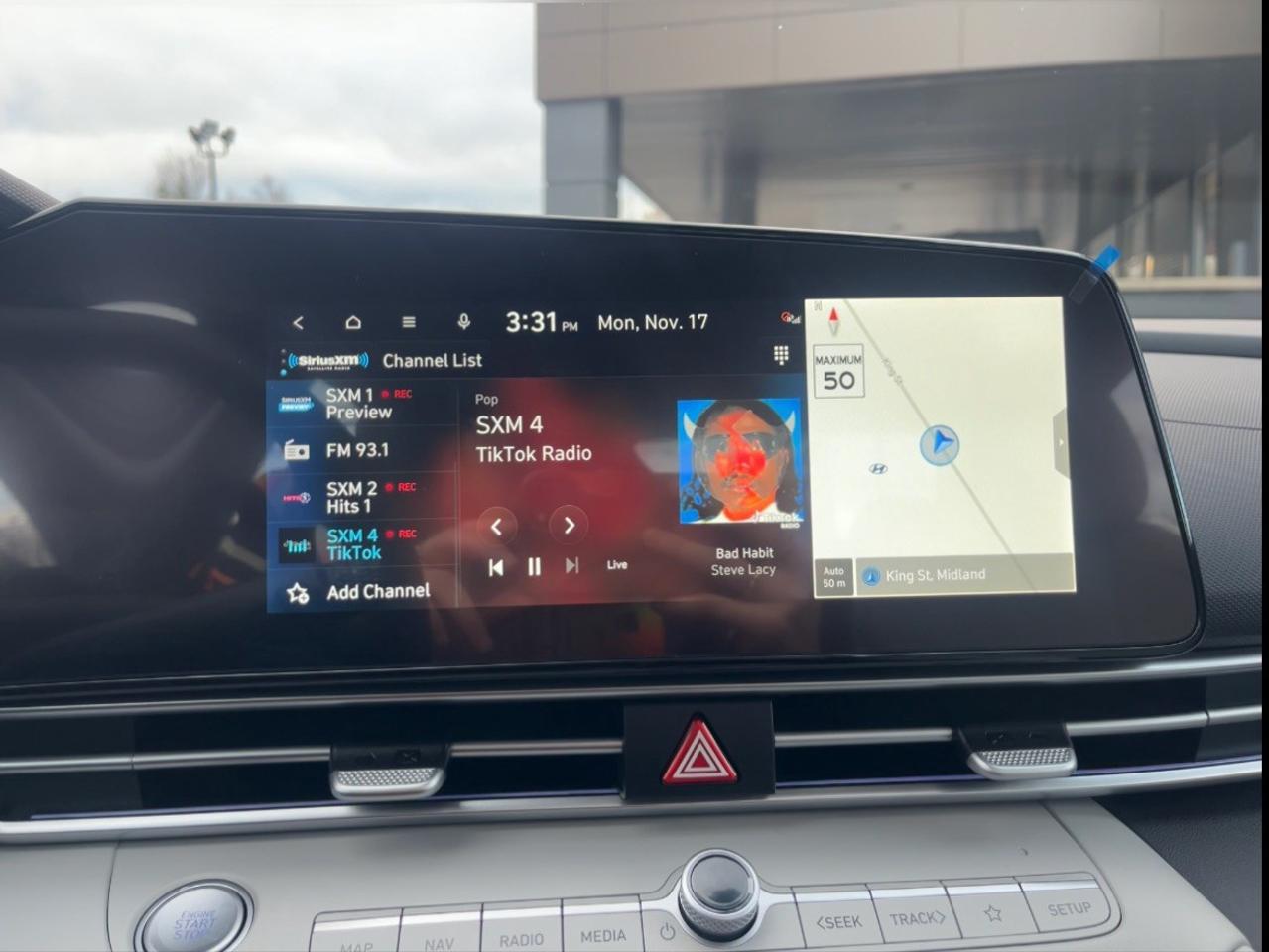 2026 Hyundai Elantra Luxury IVT w/Two-Tone Interior Photo