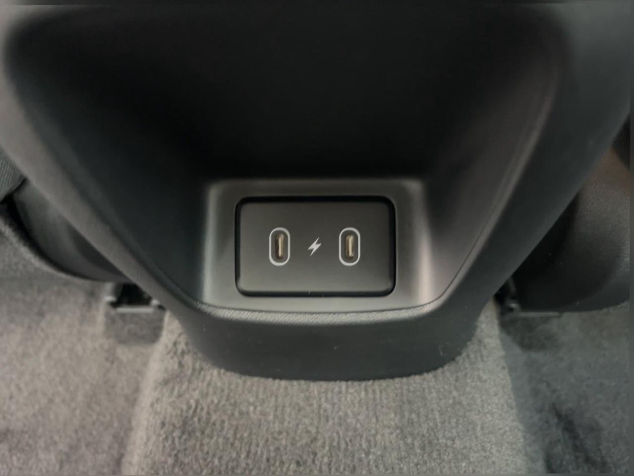 2026 Hyundai Elantra Luxury IVT w/Two-Tone Interior Photo