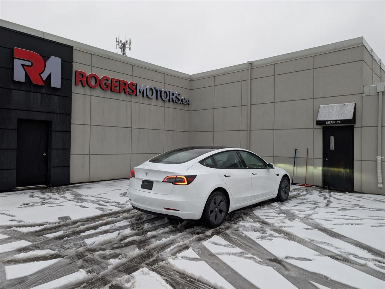 2023 Tesla Model 3 STANDARD Photo4