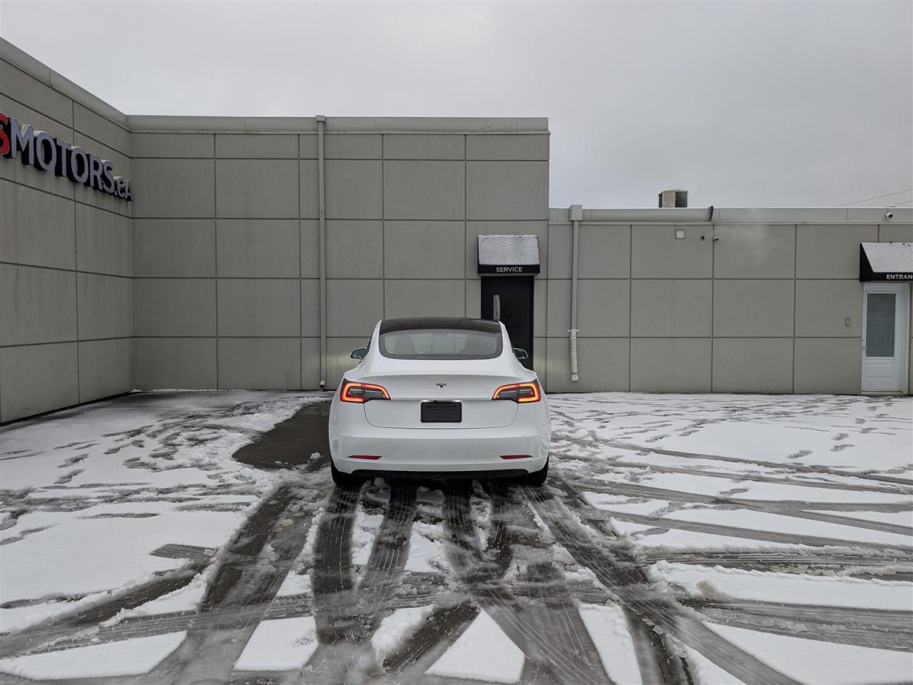 2023 Tesla Model 3 STANDARD Photo3