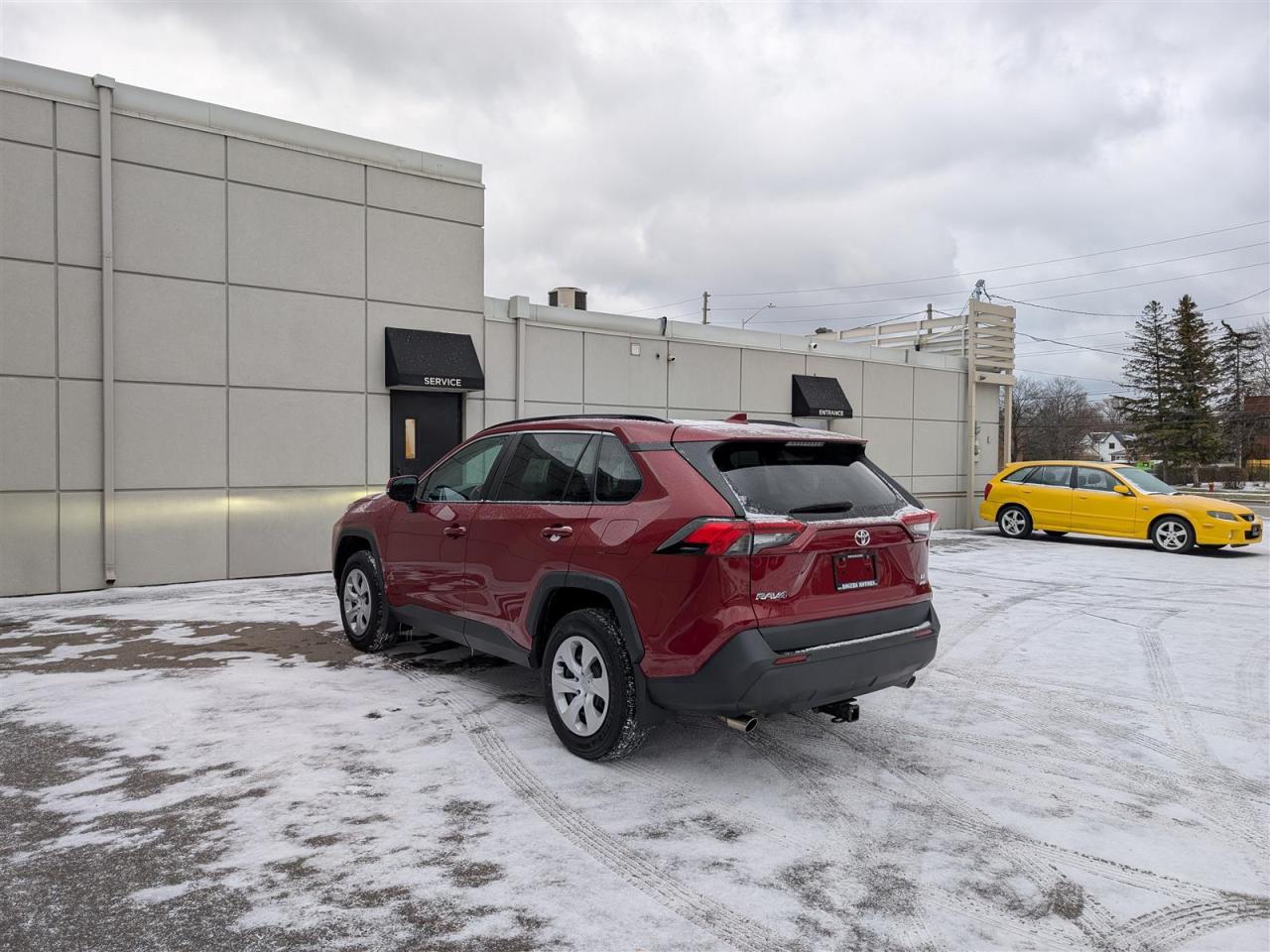 2020 Toyota RAV4 LE AWD - HTD SEATS - REVERSE CAM - TECH FEATURES Photo2