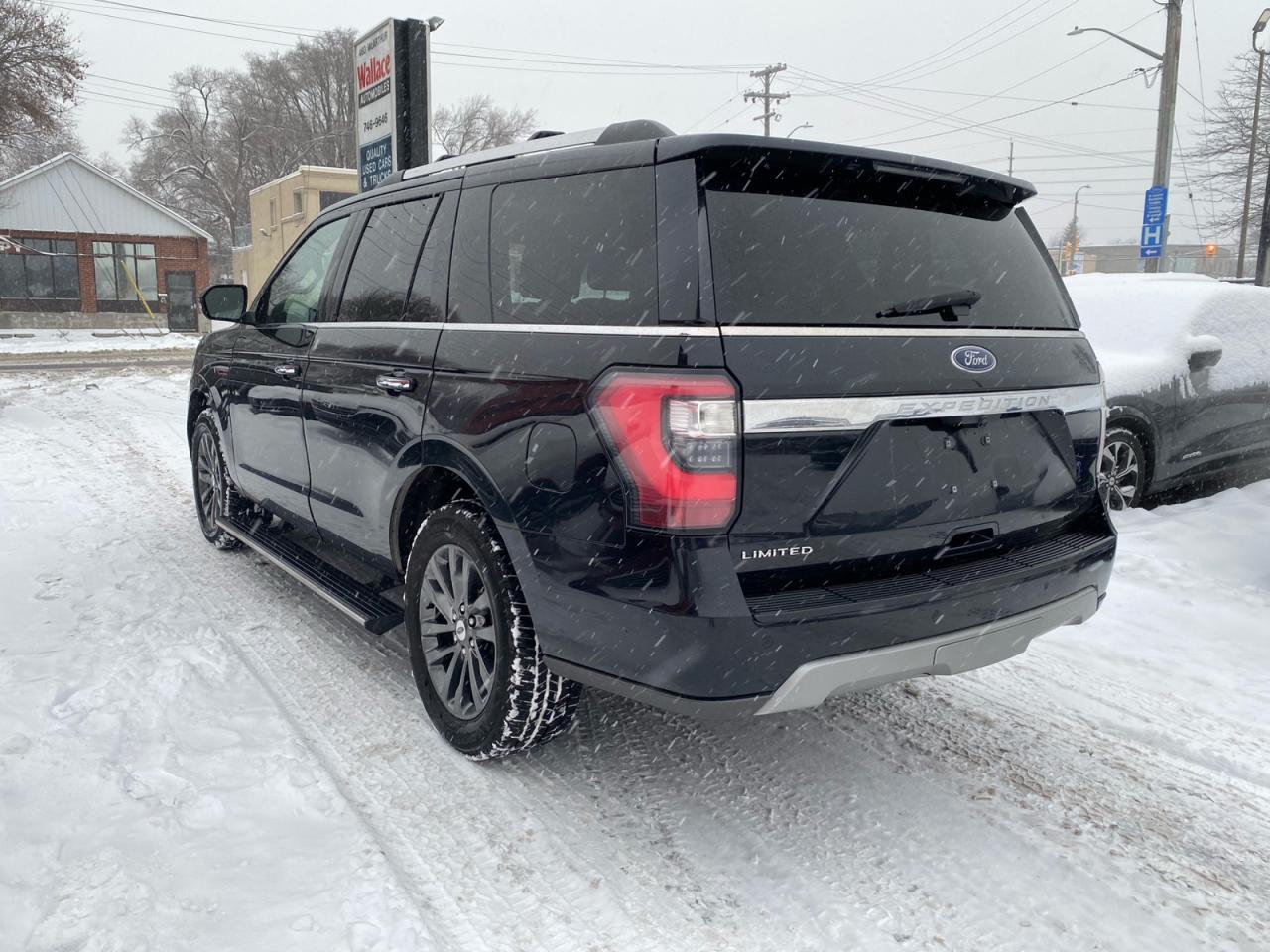 2021 Ford Expedition Limited | 8 Passenger | Panoramic Sunroof Photo