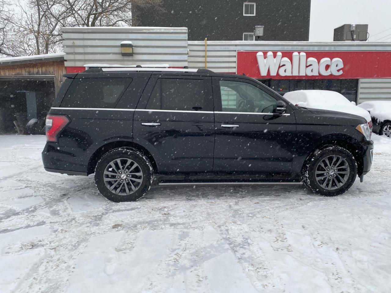 2021 Ford Expedition Limited | 8 Passenger | Panoramic Sunroof Photo