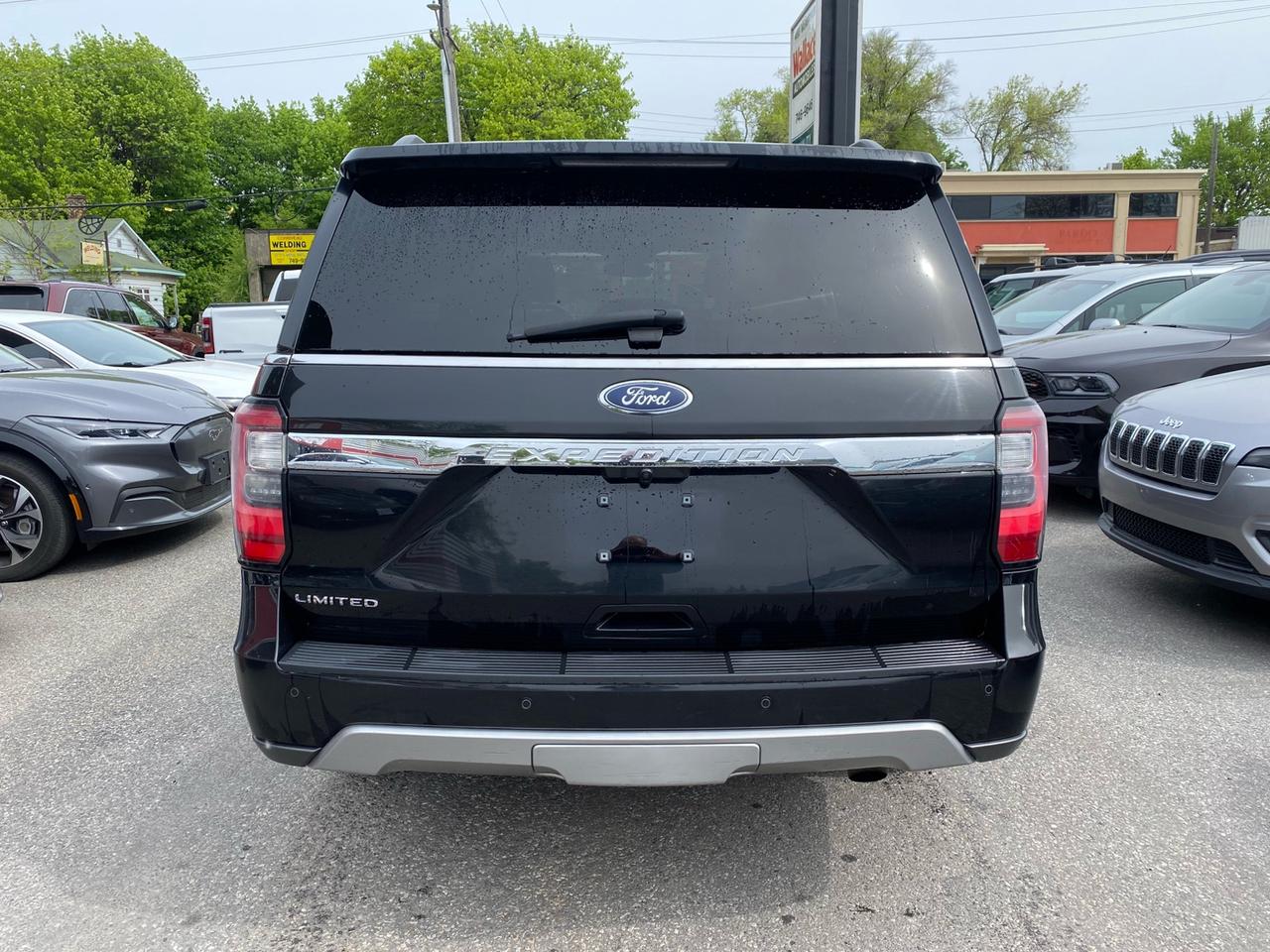 2021 Ford Expedition Limited | 8 Passenger | Panoramic Sunroof Photo4