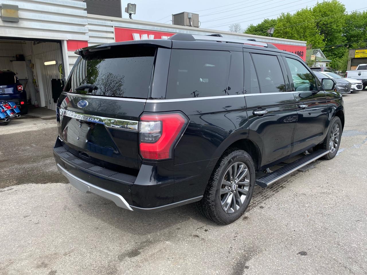 2021 Ford Expedition Limited | 8 Passenger | Panoramic Sunroof Photo