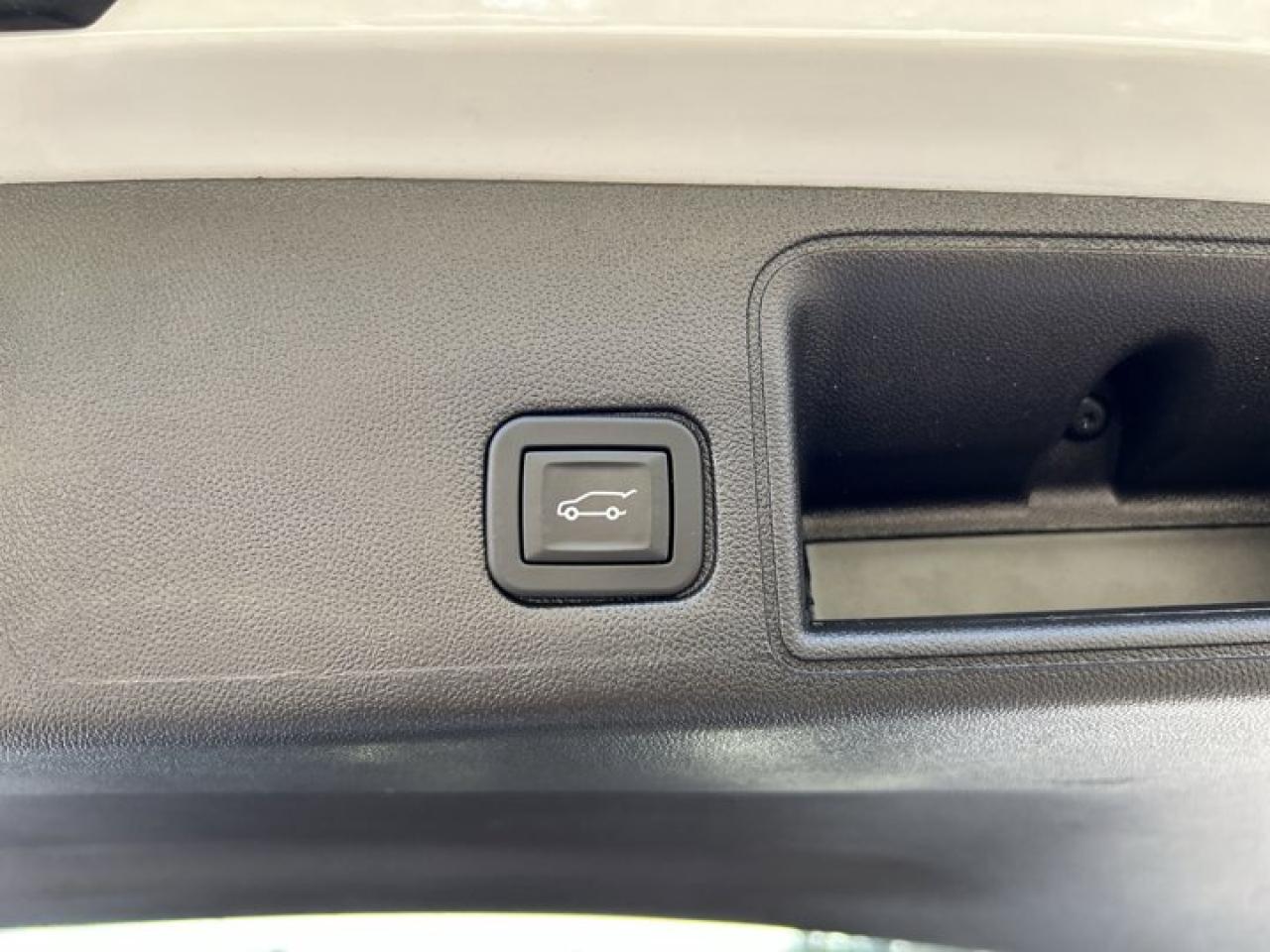 2024 GMC Terrain AT4 | Remote Start | Leather Seats | Panoramic Roof Photo