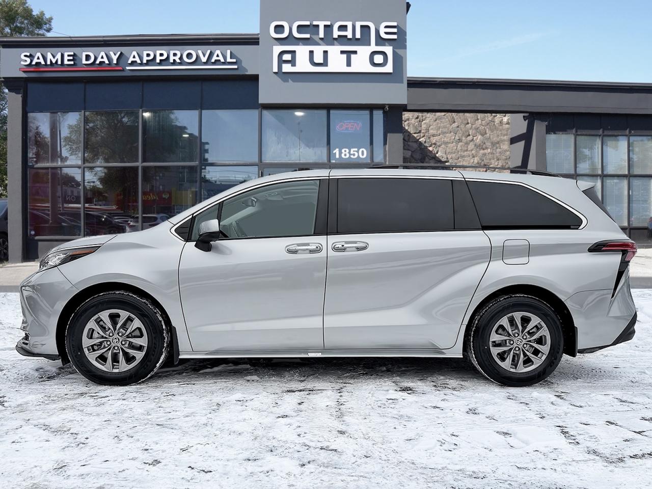 2022 Toyota Sienna XLE HYBRID Photo2