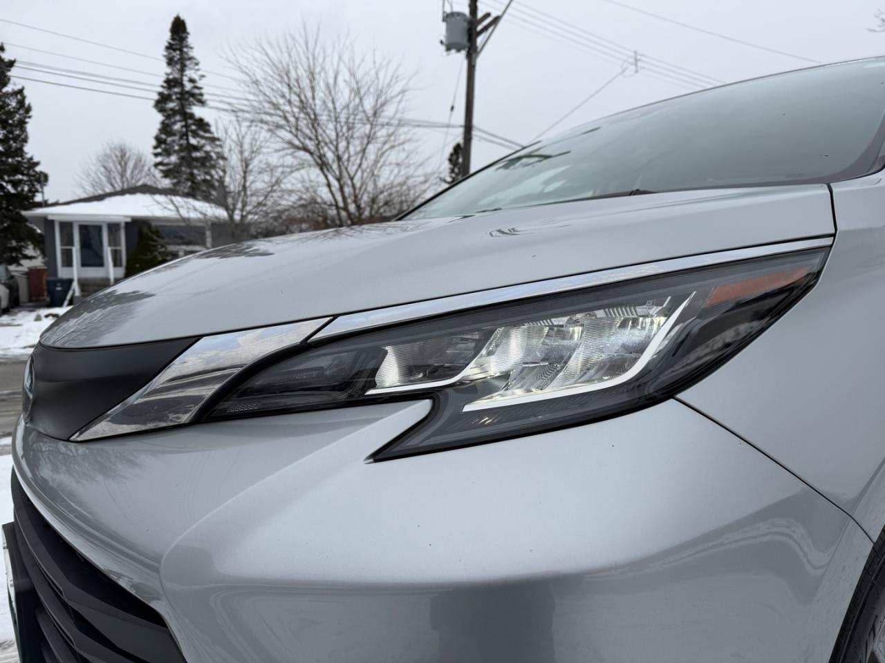 2022 Toyota Sienna XLE HYBRID Photo