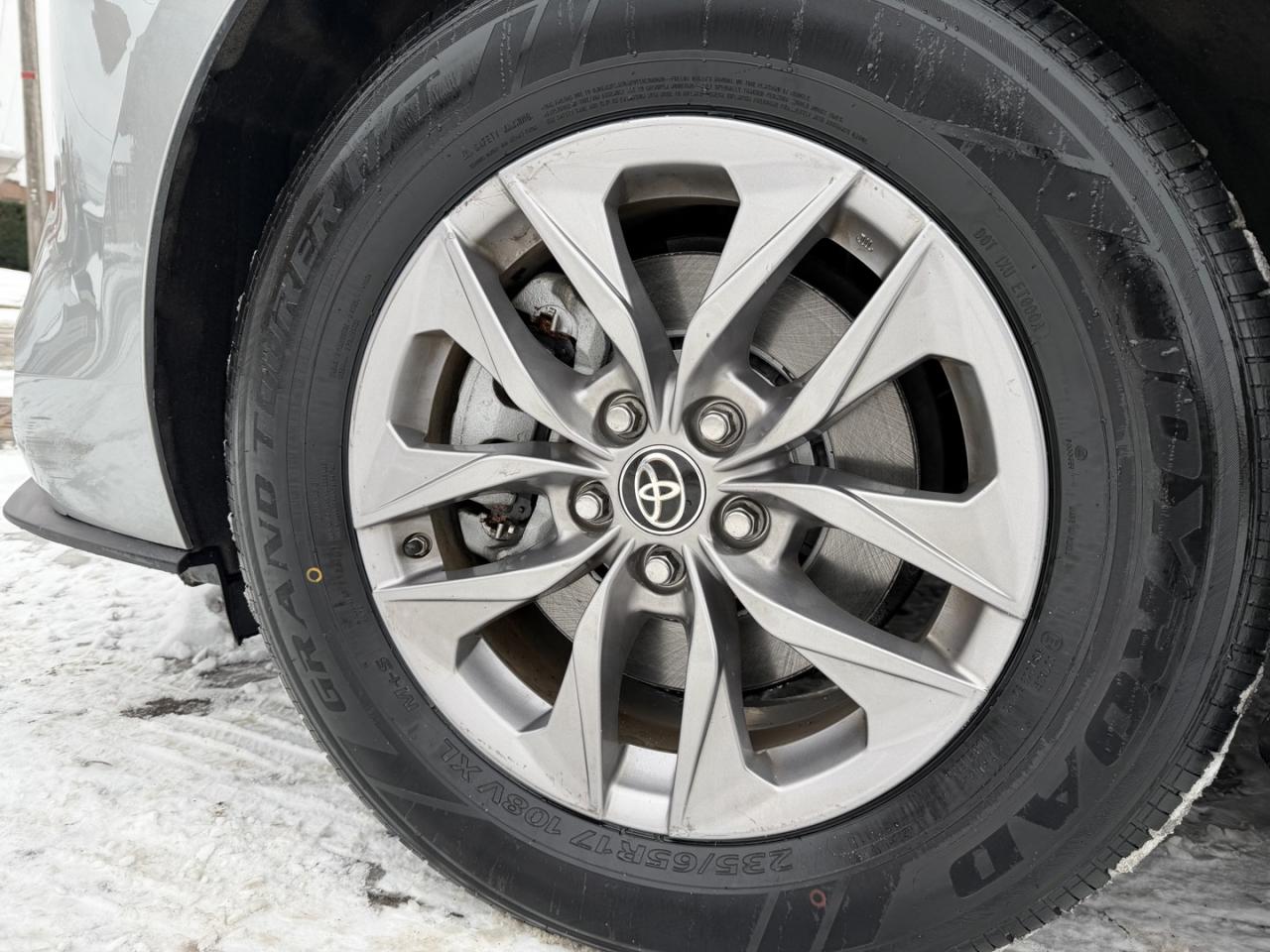 2022 Toyota Sienna XLE HYBRID Photo