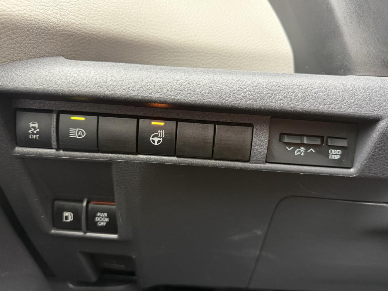 2022 Toyota Sienna XLE HYBRID Photo