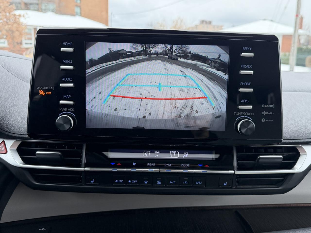 2022 Toyota Sienna XLE HYBRID Photo