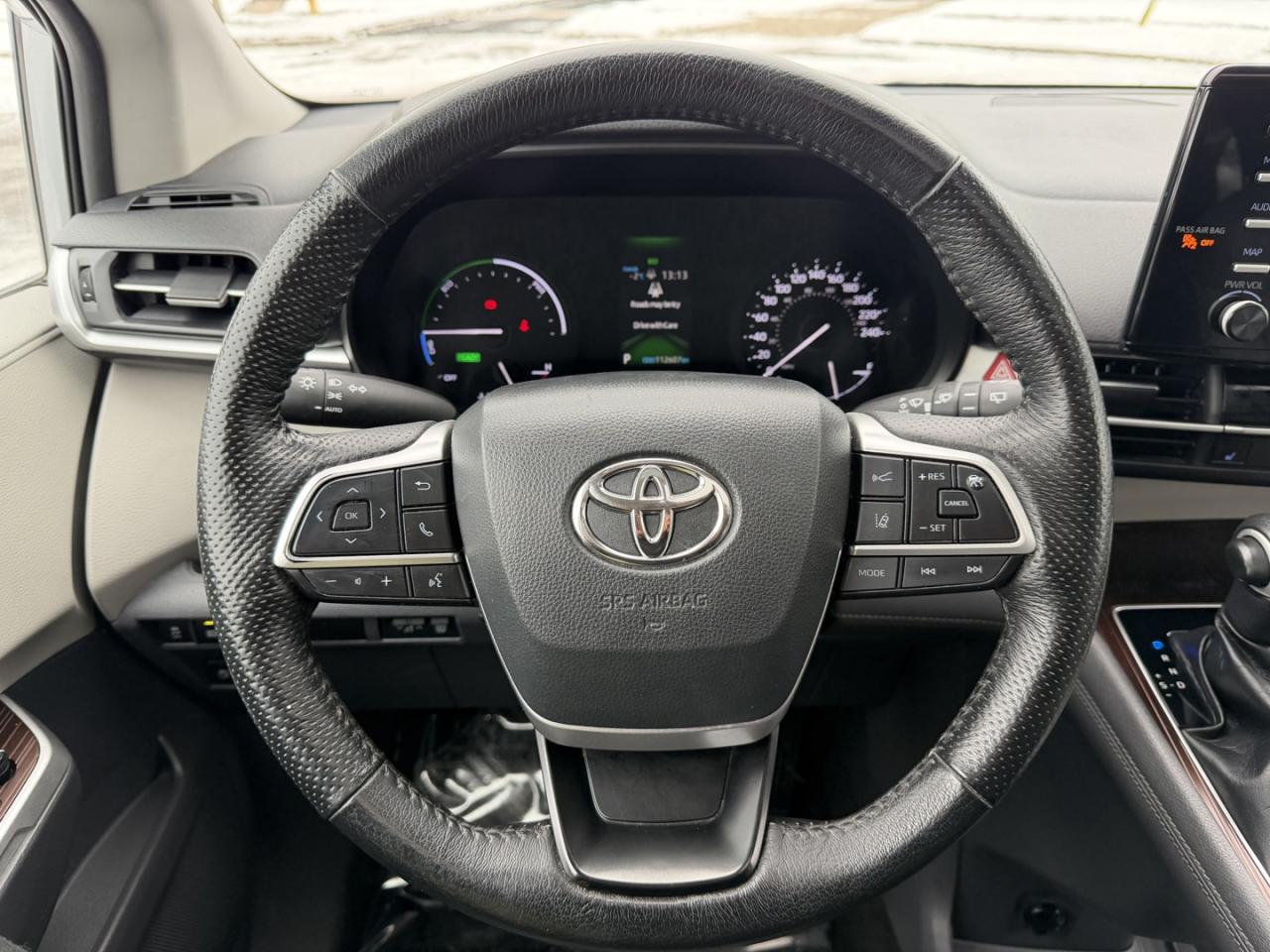2022 Toyota Sienna XLE HYBRID Photo