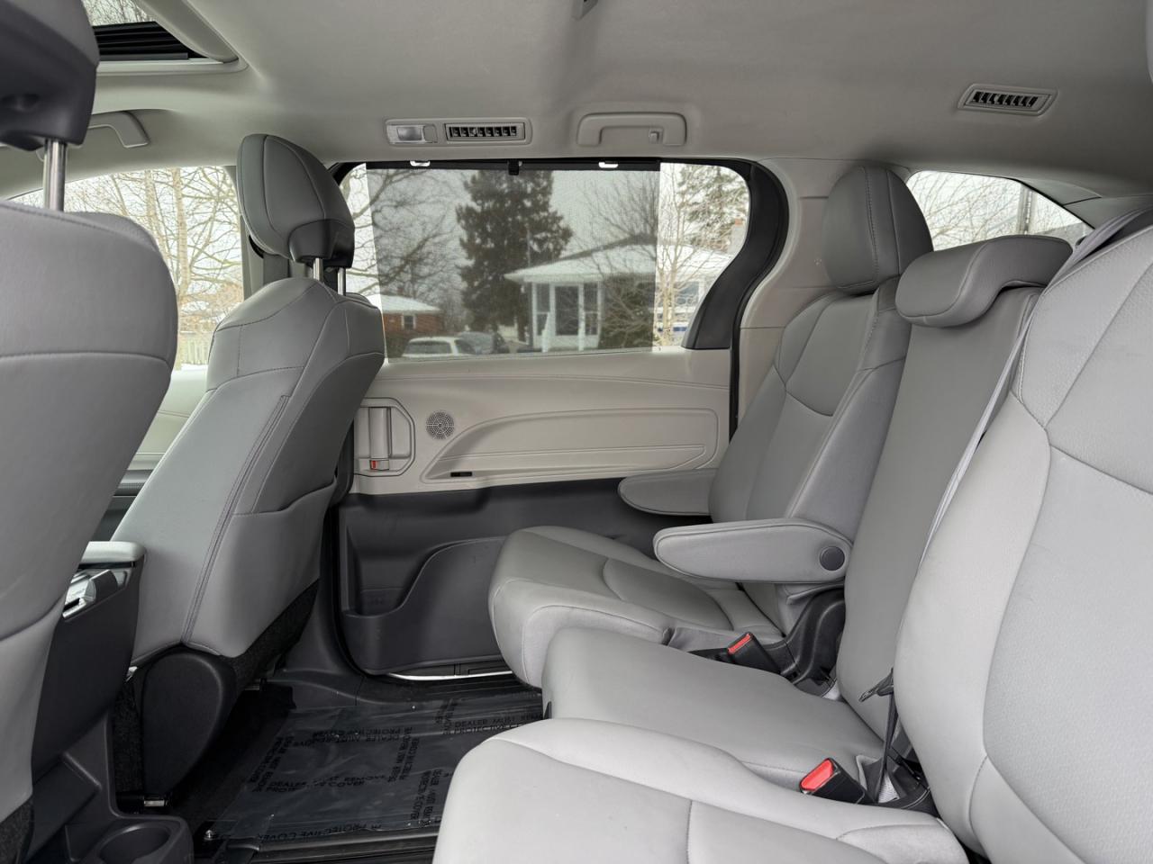 2022 Toyota Sienna XLE HYBRID Photo