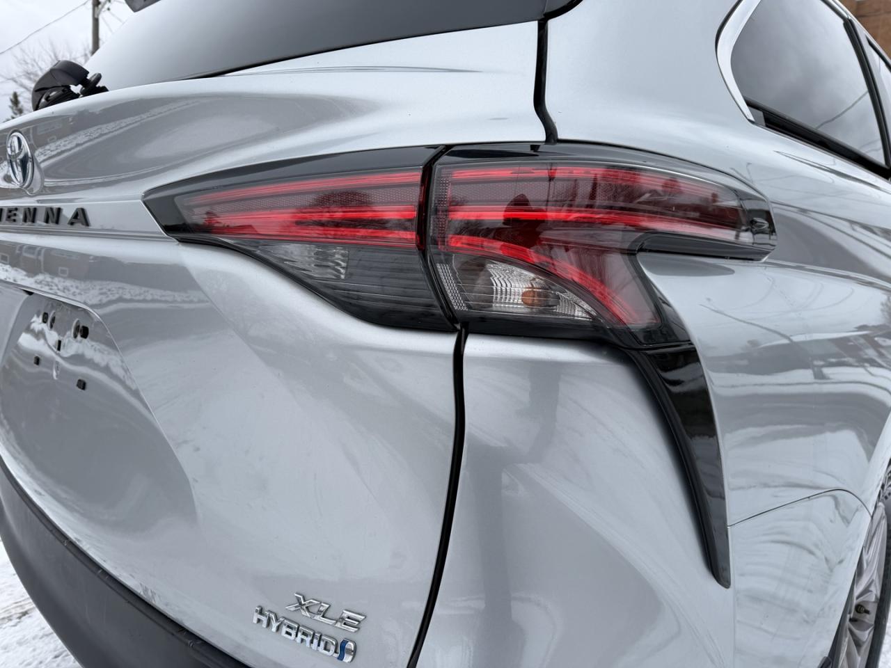 2022 Toyota Sienna XLE HYBRID Photo