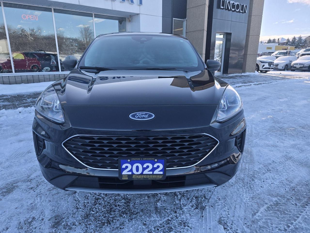 2022 Ford Escape SE, AWD, HEATED STEERING WHEEL, AWD, REMOTE START Photo2