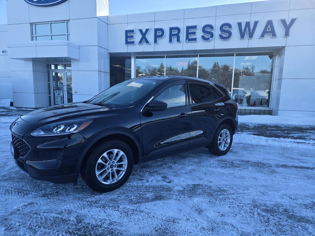 2022 Ford Escape SE, AWD, HEATED STEERING WHEEL, AWD, REMOTE START Photo0