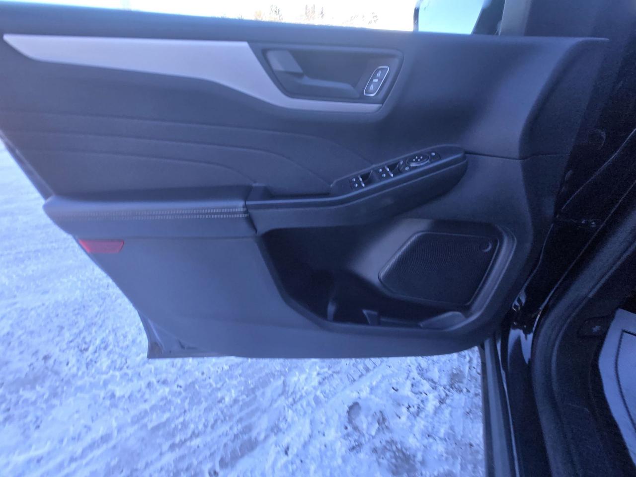 2022 Ford Escape SE, AWD, HEATED STEERING WHEEL, AWD, REMOTE START Photo