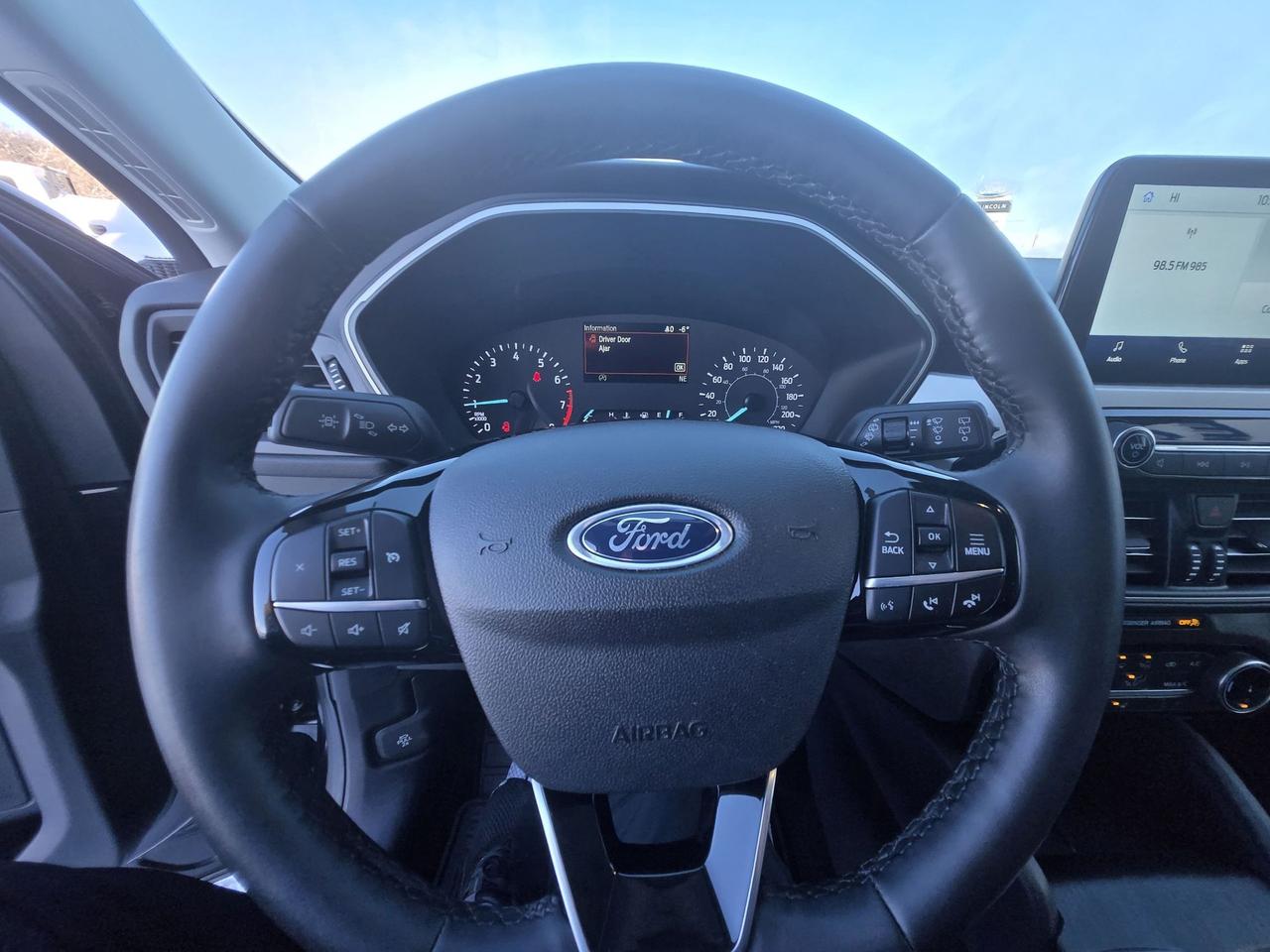 2022 Ford Escape SE, AWD, HEATED STEERING WHEEL, AWD, REMOTE START Photo