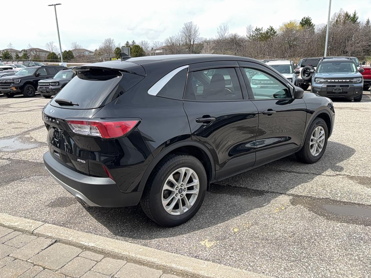 2022 Ford Escape SE, AWD, HEATED STEERING WHEEL, AWD, REMOTE START Photo