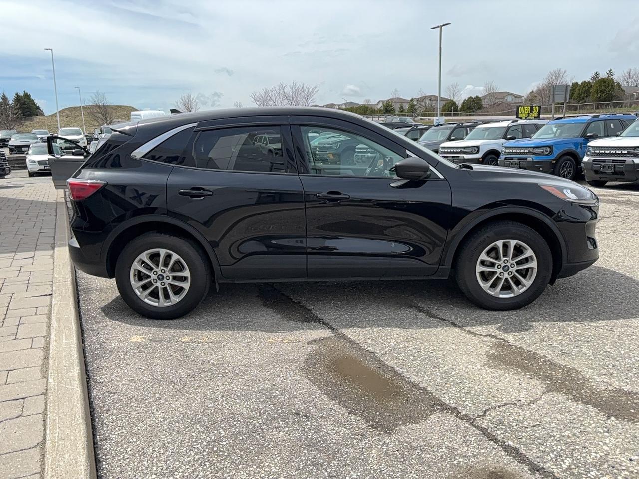 2022 Ford Escape SE, AWD, HEATED STEERING WHEEL, AWD, REMOTE START Photo