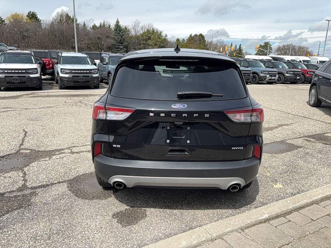2022 Ford Escape SE, AWD, HEATED STEERING WHEEL, AWD, REMOTE START Photo