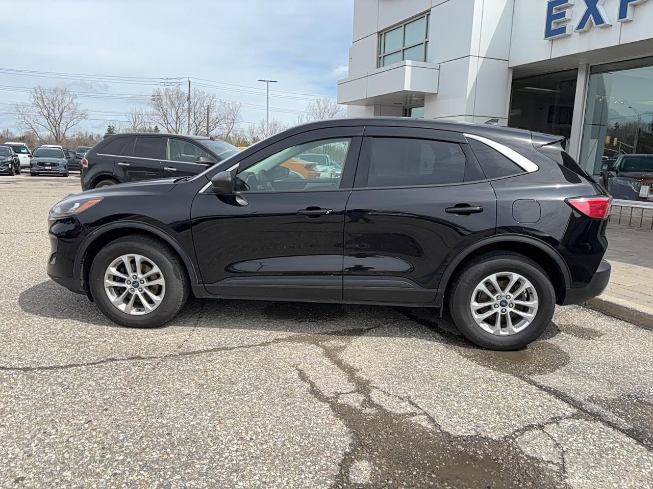 2022 Ford Escape SE, AWD, HEATED STEERING WHEEL, AWD, REMOTE START Photo