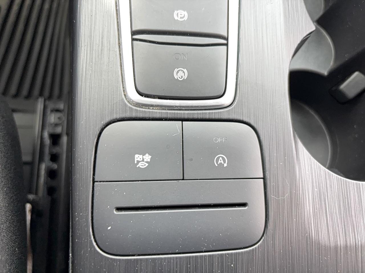 2022 Ford Escape SE, AWD, HEATED STEERING WHEEL, AWD, REMOTE START Photo