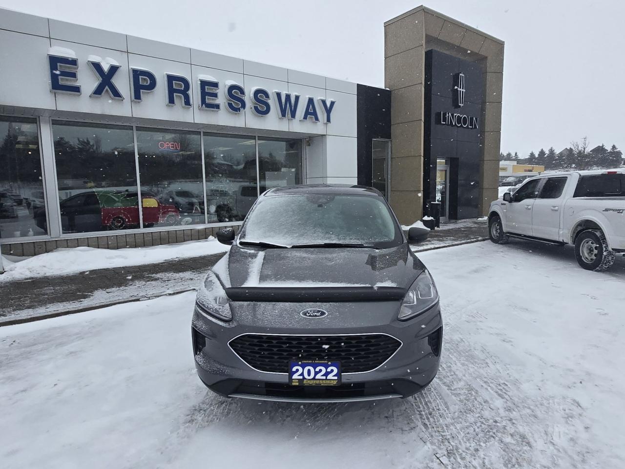 2022 Ford Escape SE, AWD, POWER LIFTGATE, HEATED STEERING WHEEL! Photo