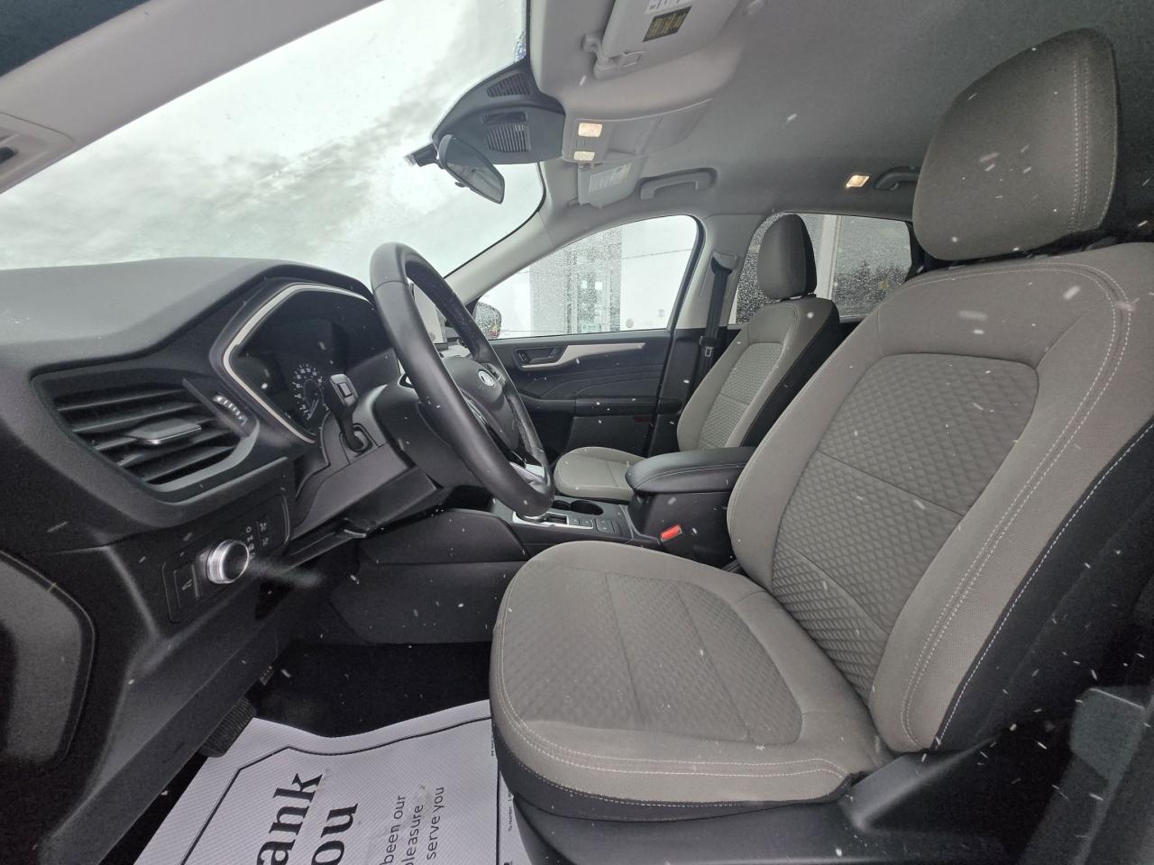 2022 Ford Escape SE, AWD, POWER LIFTGATE, HEATED STEERING WHEEL! Photo