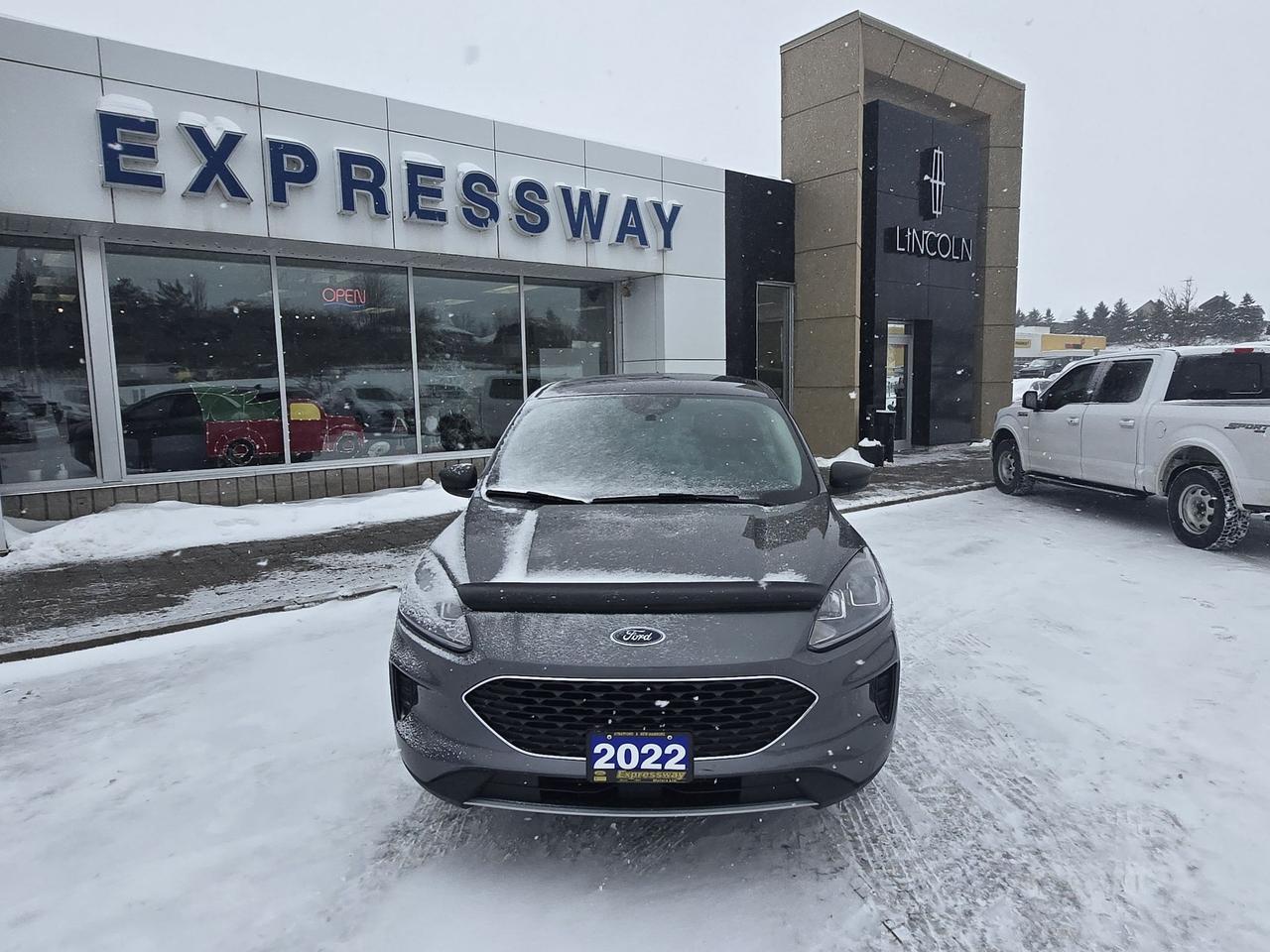 2022 Ford Escape SE, AWD, POWER LIFTGATE, HEATED STEERING WHEEL! Photo2