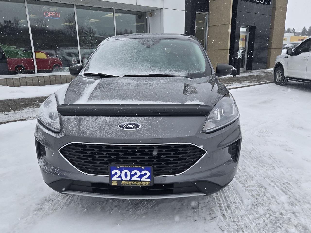 2022 Ford Escape SE, AWD, POWER LIFTGATE, HEATED STEERING WHEEL! Photo