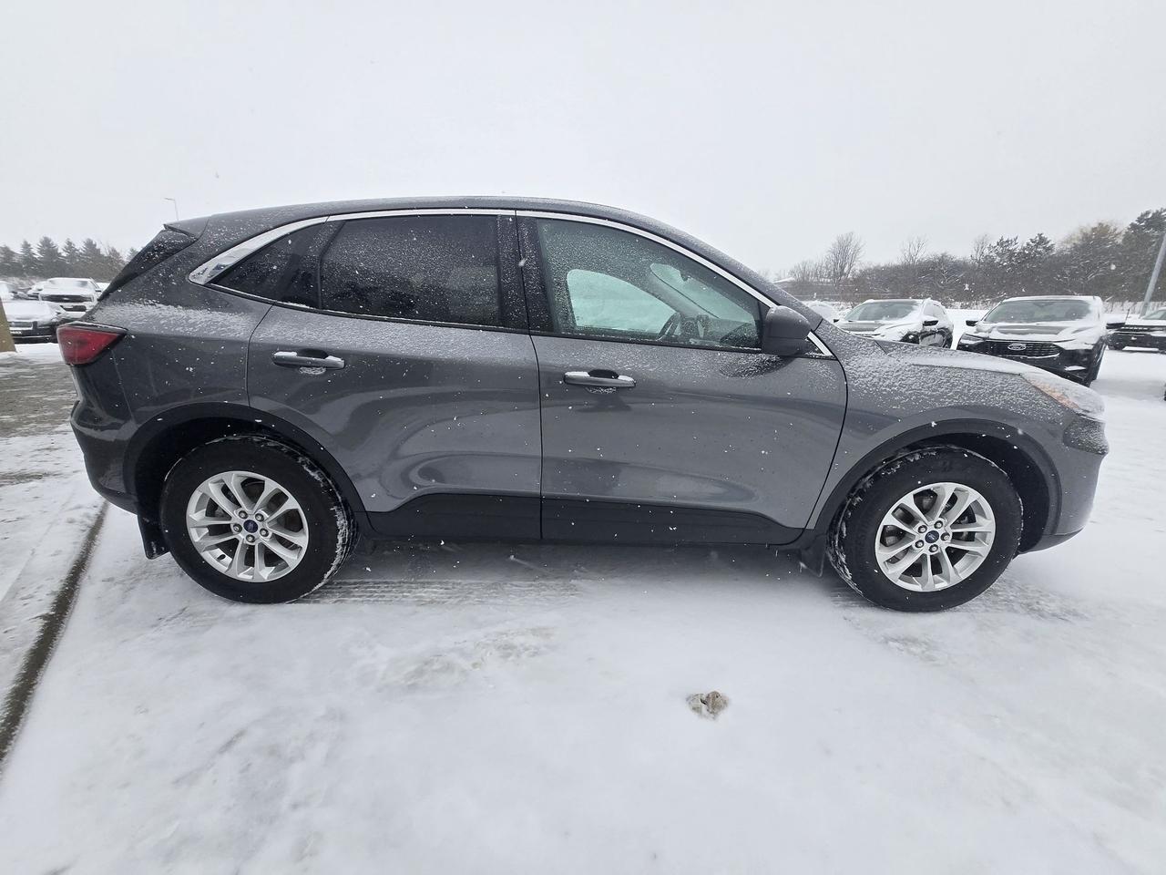 2022 Ford Escape SE, AWD, POWER LIFTGATE, HEATED STEERING WHEEL! Photo3