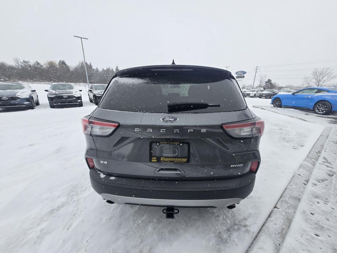 2022 Ford Escape SE, AWD, POWER LIFTGATE, HEATED STEERING WHEEL! Photo4