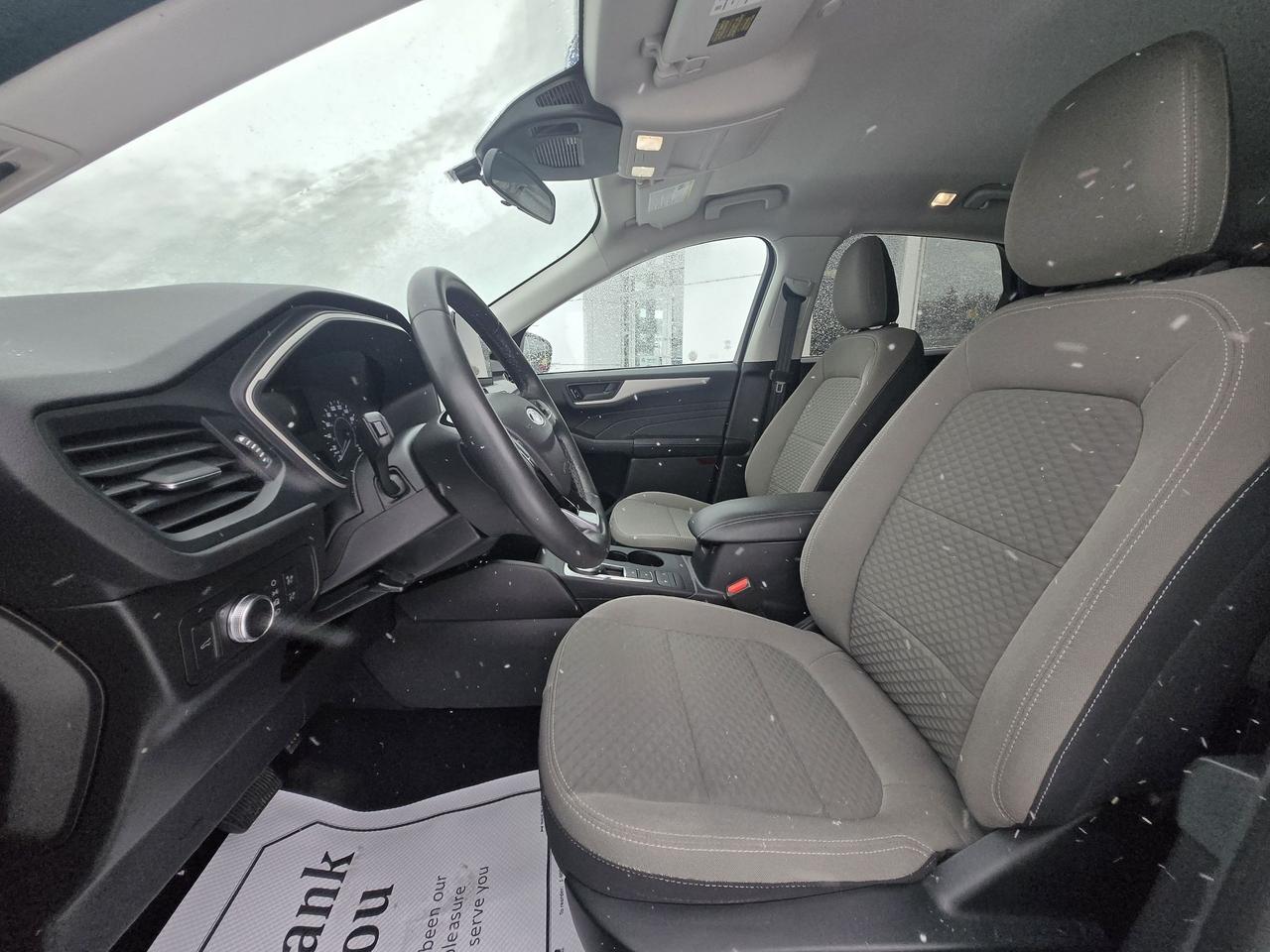 2022 Ford Escape SE, AWD, POWER LIFTGATE, HEATED STEERING WHEEL! Photo