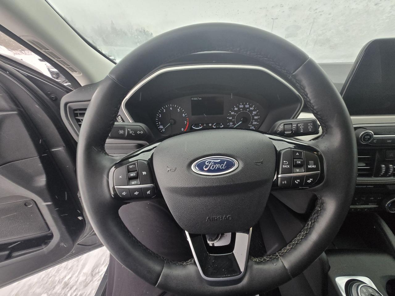 2022 Ford Escape SE, AWD, POWER LIFTGATE, HEATED STEERING WHEEL! Photo