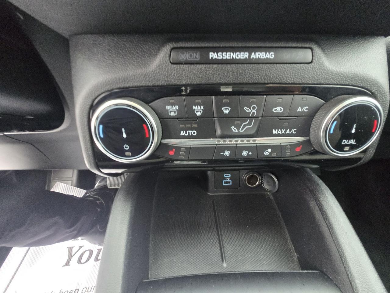 2022 Ford Escape SE, AWD, POWER LIFTGATE, HEATED STEERING WHEEL! Photo