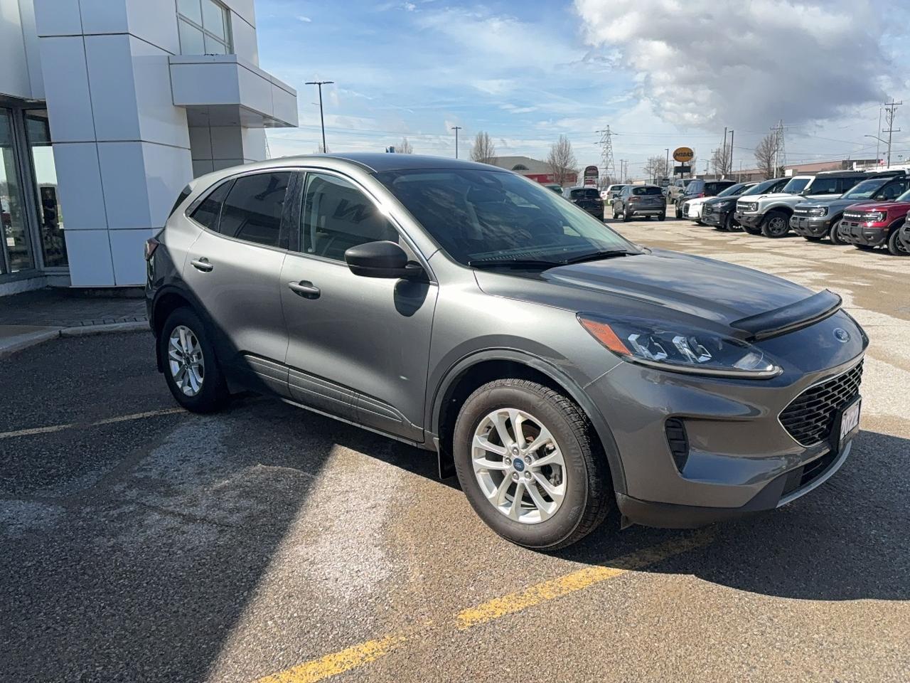 2022 Ford Escape SE, AWD, POWER LIFTGATE, HEATED STEERING WHEEL! Photo