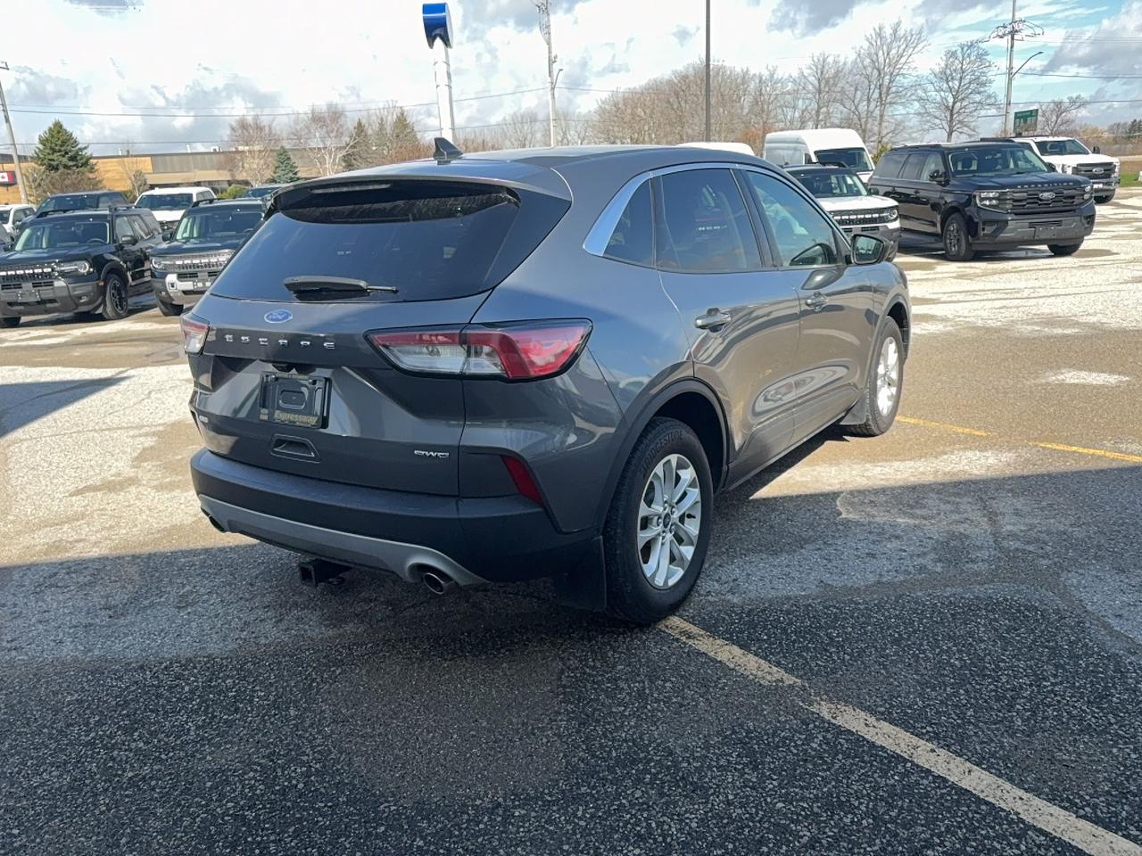 2022 Ford Escape SE, AWD, POWER LIFTGATE, HEATED STEERING WHEEL! Photo4