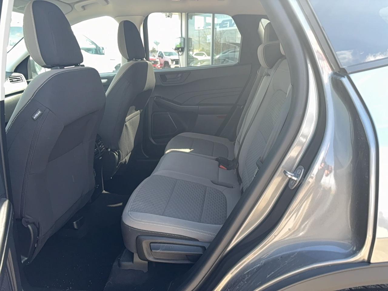 2022 Ford Escape SE, AWD, POWER LIFTGATE, HEATED STEERING WHEEL! Photo