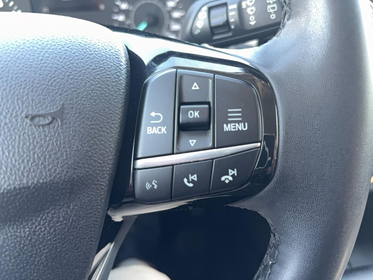 2022 Ford Escape SE, AWD, POWER LIFTGATE, HEATED STEERING WHEEL! Photo