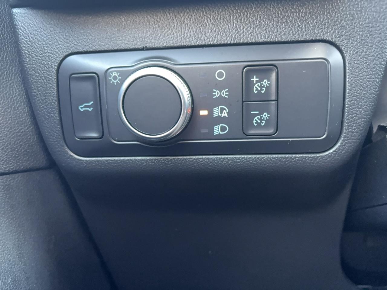 2022 Ford Escape SE, AWD, POWER LIFTGATE, HEATED STEERING WHEEL! Photo