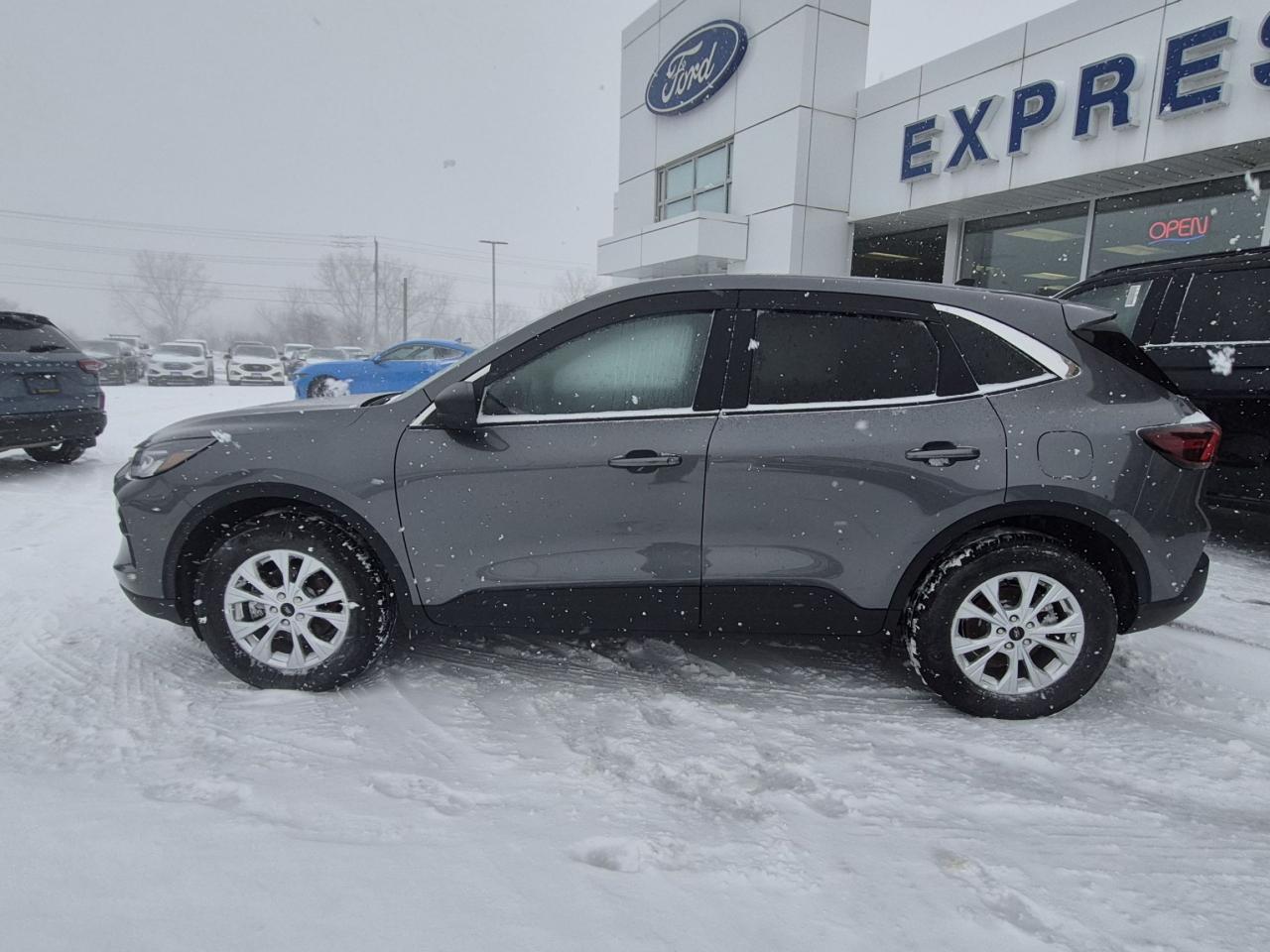 2024 Ford Escape ACTIVE, AWD, HEATED SEATS AND STEERING WHEEL! Photo4