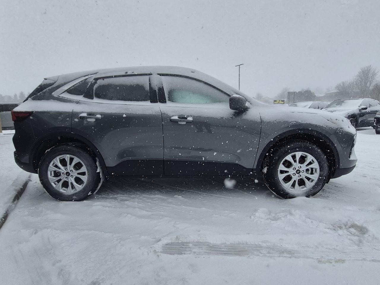 2024 Ford Escape ACTIVE, AWD, HEATED SEATS AND STEERING WHEEL! Photo2